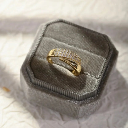 Eloise: un anillo de brillo atemporal