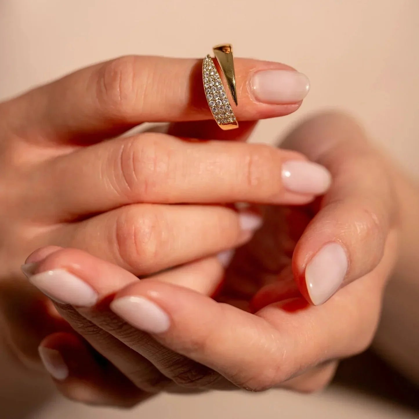 Eloise: un anillo de brillo atemporal