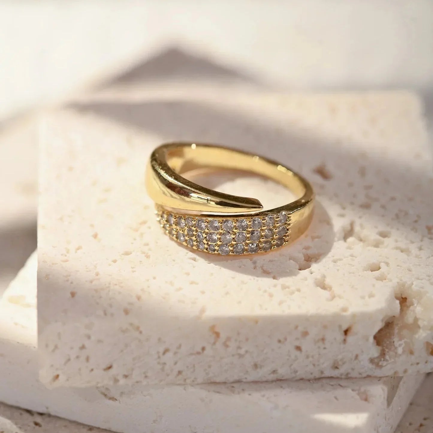 Eloise: un anillo de brillo atemporal