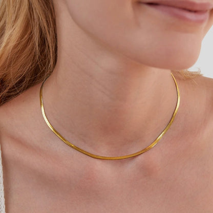 Collar Sarya con cadena tipo serpiente